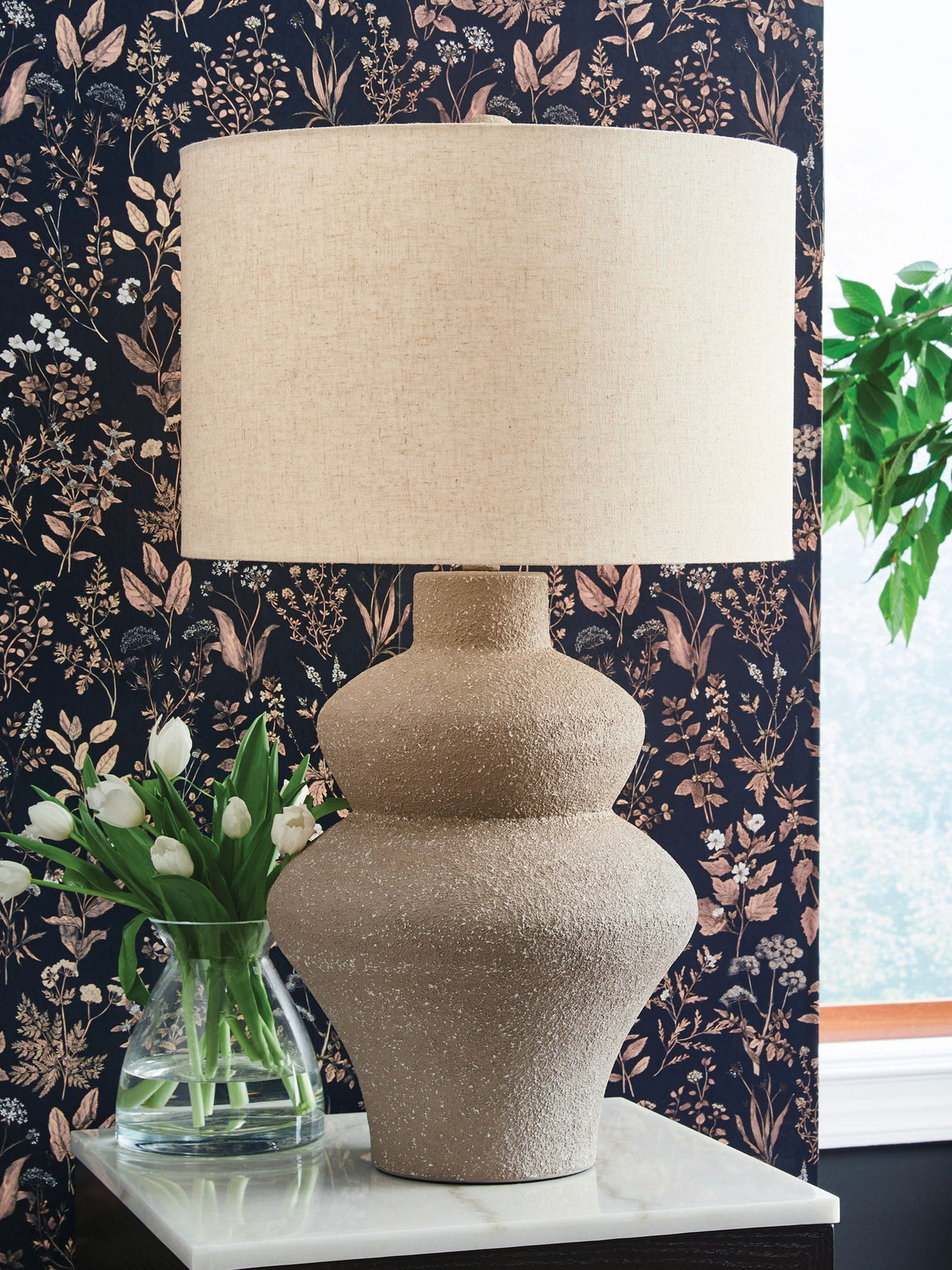 Jossleigh - Lámpara de mesa metálica - Beige
