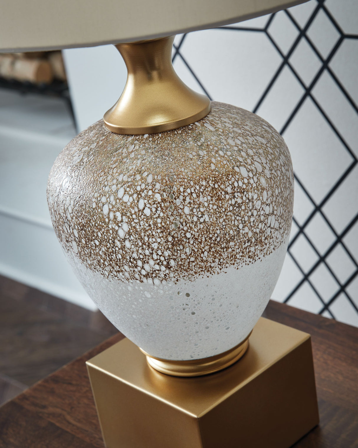 Tavisburg - Lámpara de mesa de cristal - Marrón / Blanco / Dorado