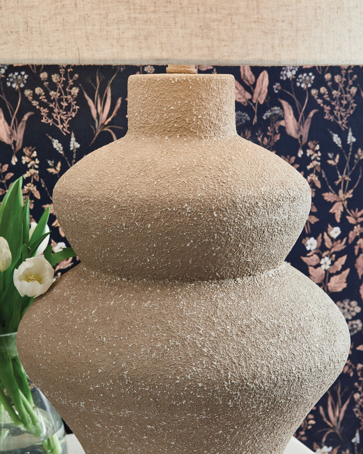 Jossleigh - Lámpara de mesa metálica - Beige