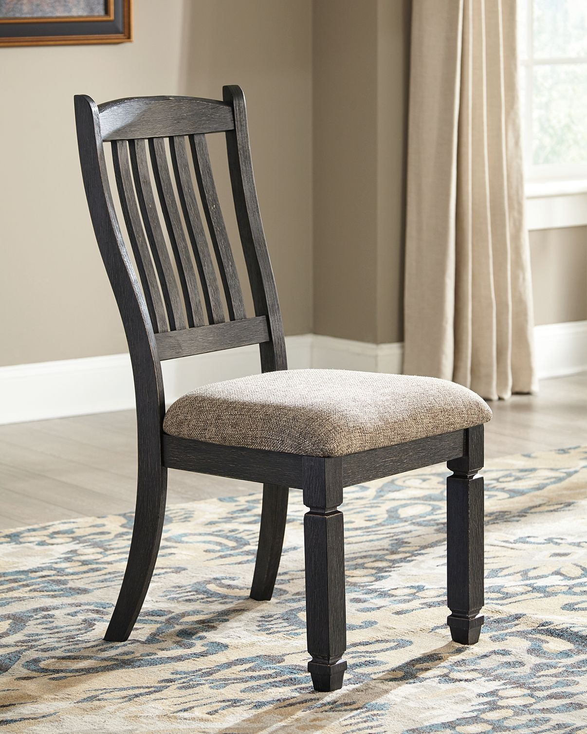 Tyler Creek - Silla auxiliar tapizada de comedor (juego de 2) - Con respaldo de lamas - Negro/marrón grisáceo