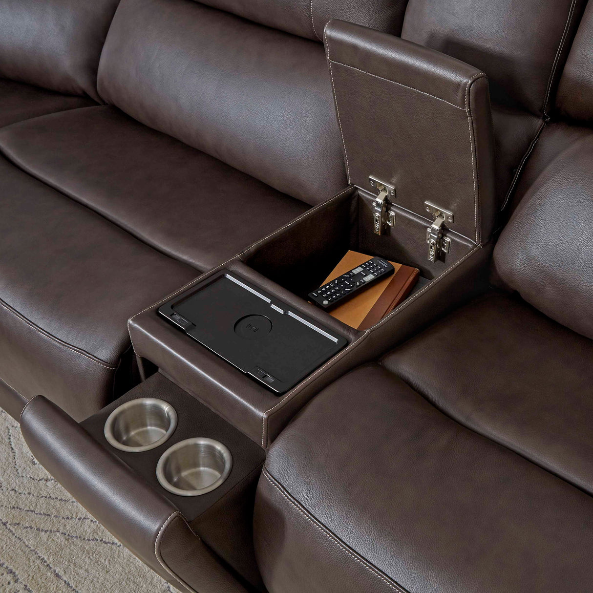 Seccional reclinable eléctrico Easton con reposacabezas ajustables eléctricamente