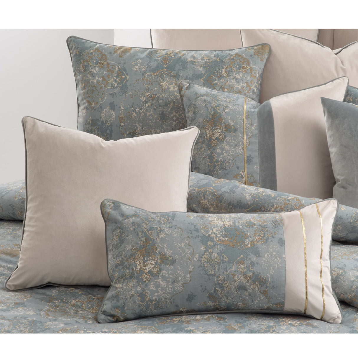 Debonair - 9-Piece Queen Comforter Set - Mist