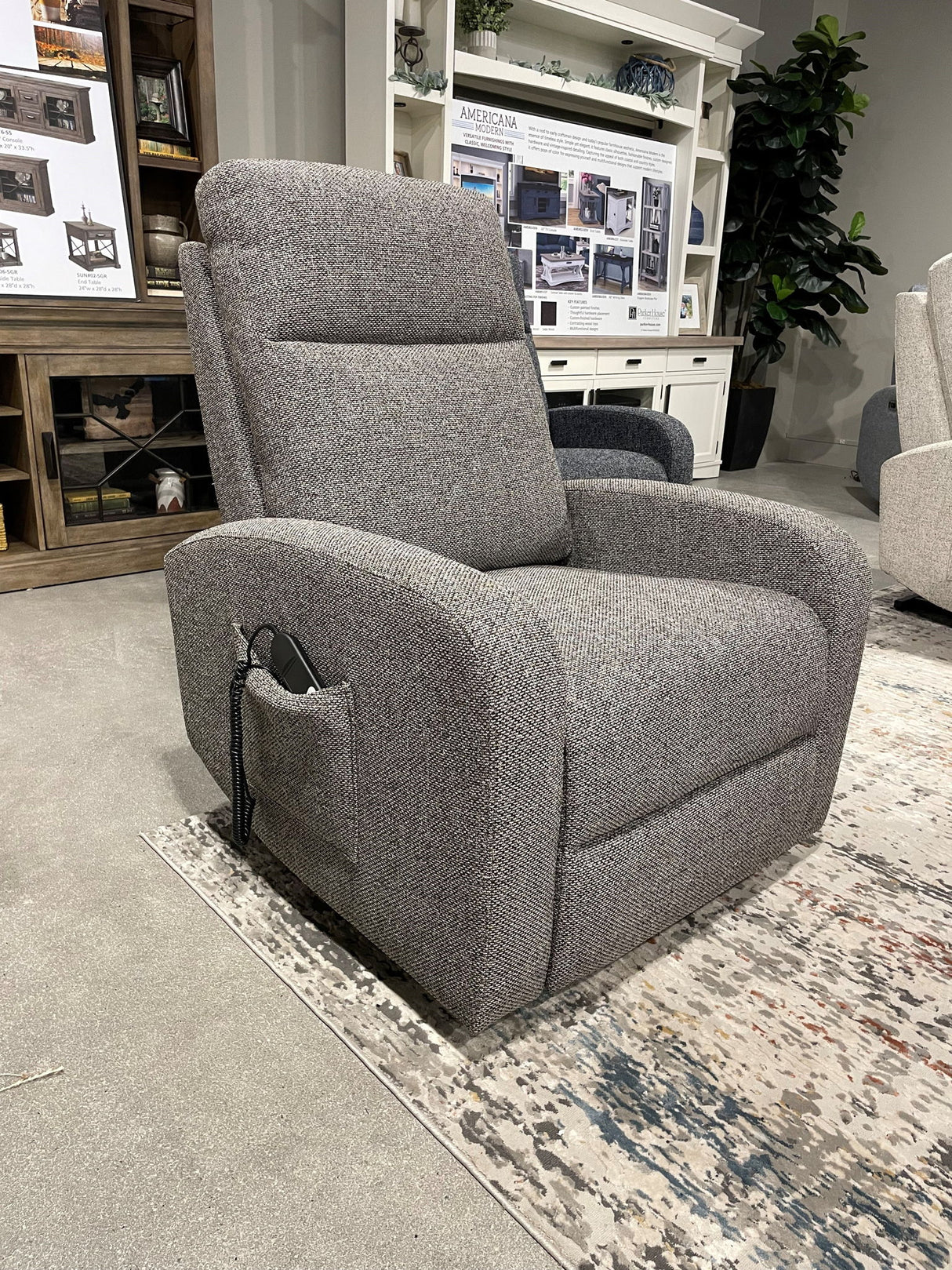 Thriller - Power Lift Recliner