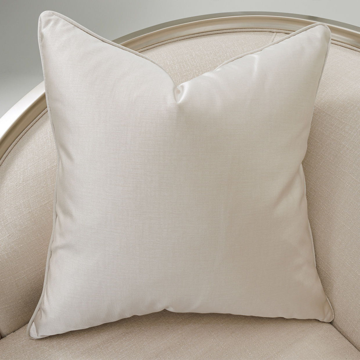 Villa Cherie - Loveseat - Pearl / Caramel