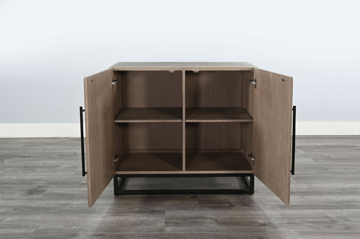 Armario decorativo de madera con puertas de chevrón y base de metal - Trigo